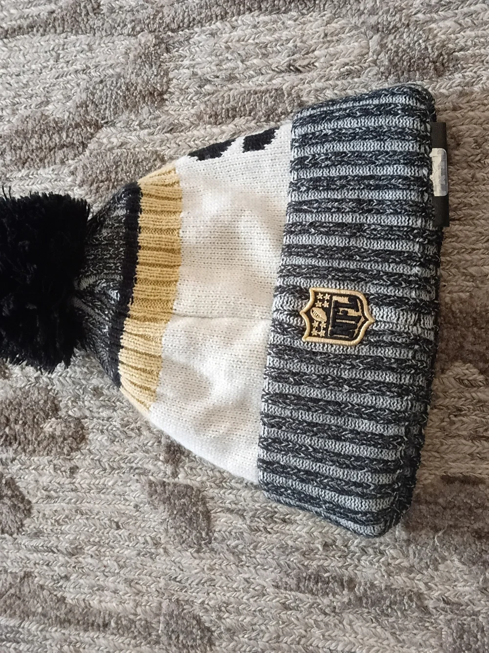 NWT New Era New Orleans Saints Knit Pom Hat - Black, Gold, White